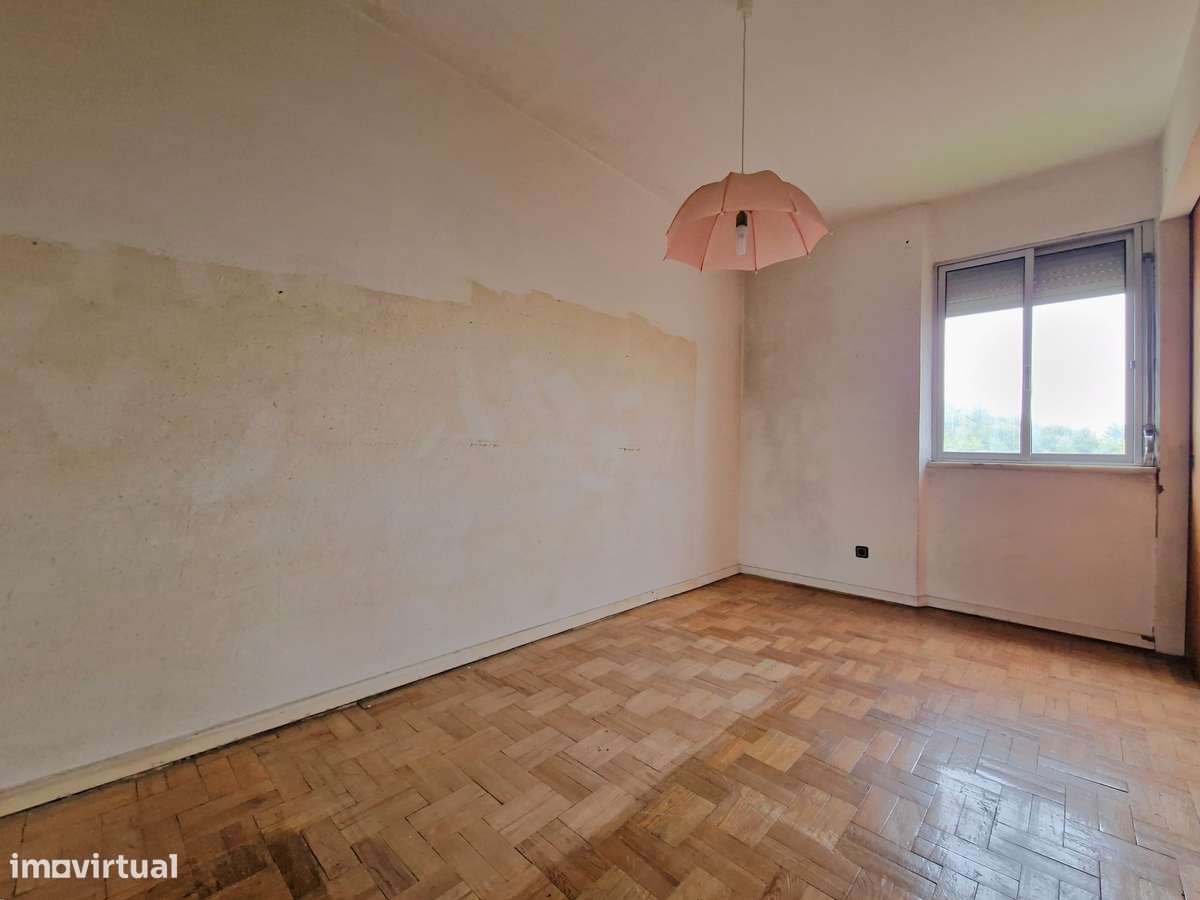 Apartamento T3 para remodelação total nos Olivais-13