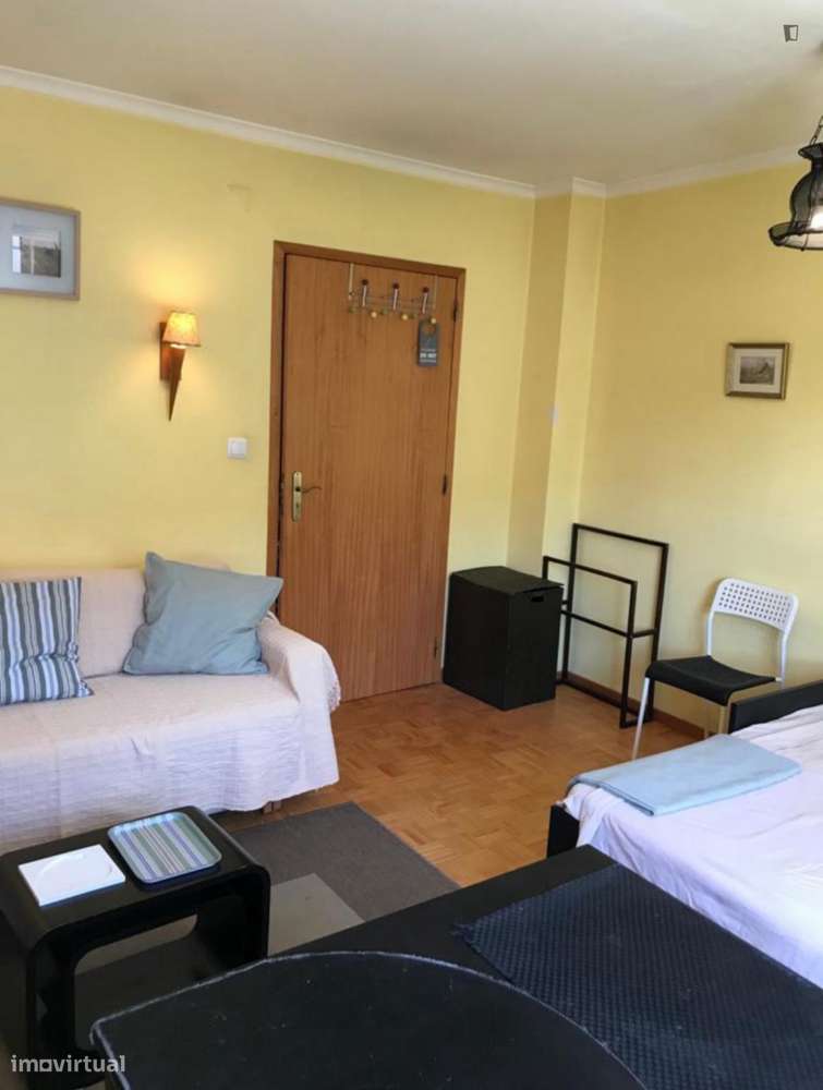 Quarto - localizado em Almada Lisbon - Grande imagem: 5/10