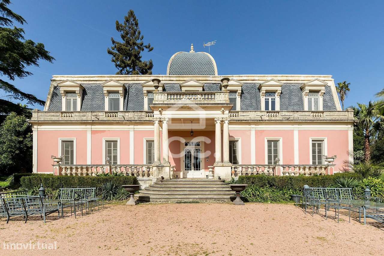 Palacete de inspiração neoclássica francesa com jardim botânico de Jea-59