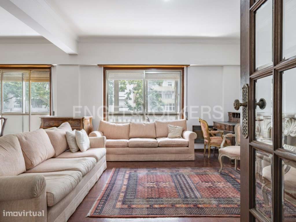 Excelente T5 em Alvalade - Grande imagem: 2/29