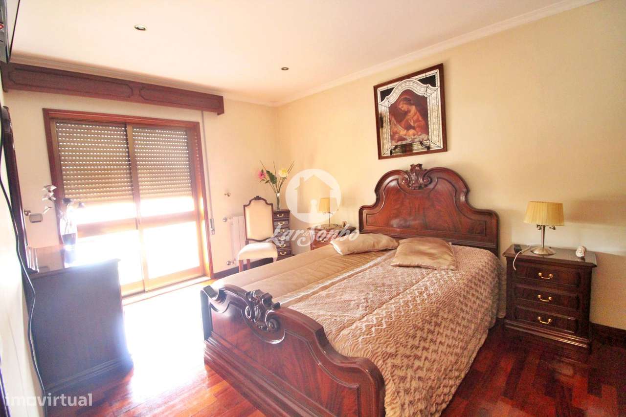 Moradia T3 de Gaveto, com excelentes áreas, localizada em São Cosme...-16