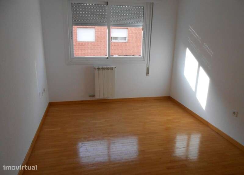 T3 com Suite, Estacionamento e Arrecadação – Urbanização Fonte da Prat - Grande imagem: 5/9