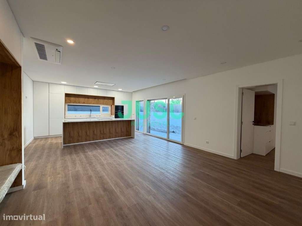 Moradia térrea, T3 + 1 com 2 suítes em Pinhal General - Fernão Ferro.-4