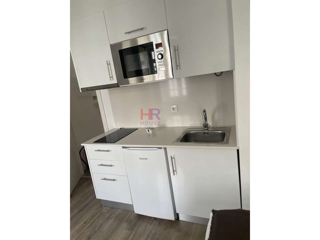 Vende-se Prédio com 8 estúdios mobilados e equipados.-19