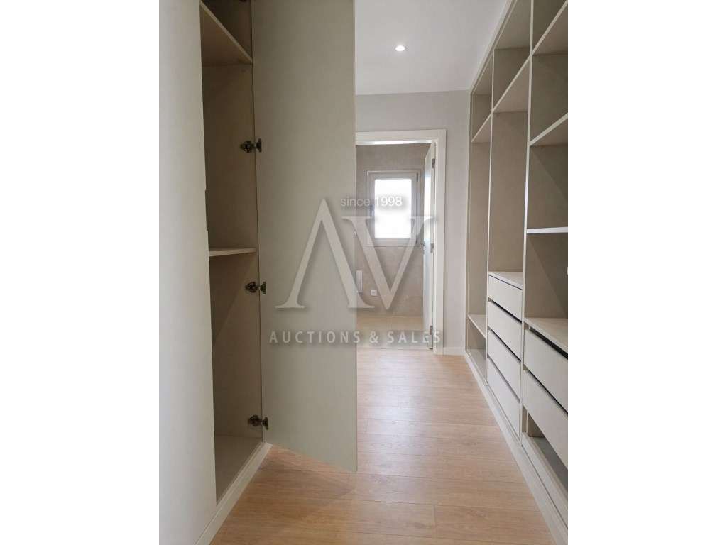 MORADIA V3+1 || Batalha || 294,50 m2 de construção-17
