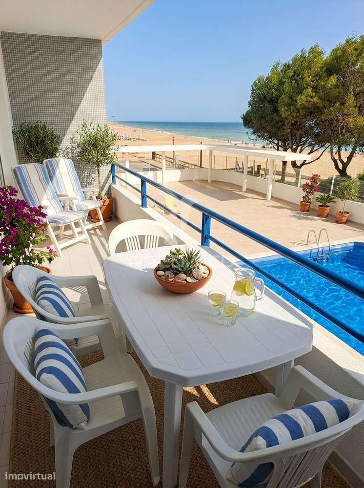 Quarteira - Apartamento na Primeira Linha da Praia de Quarteira