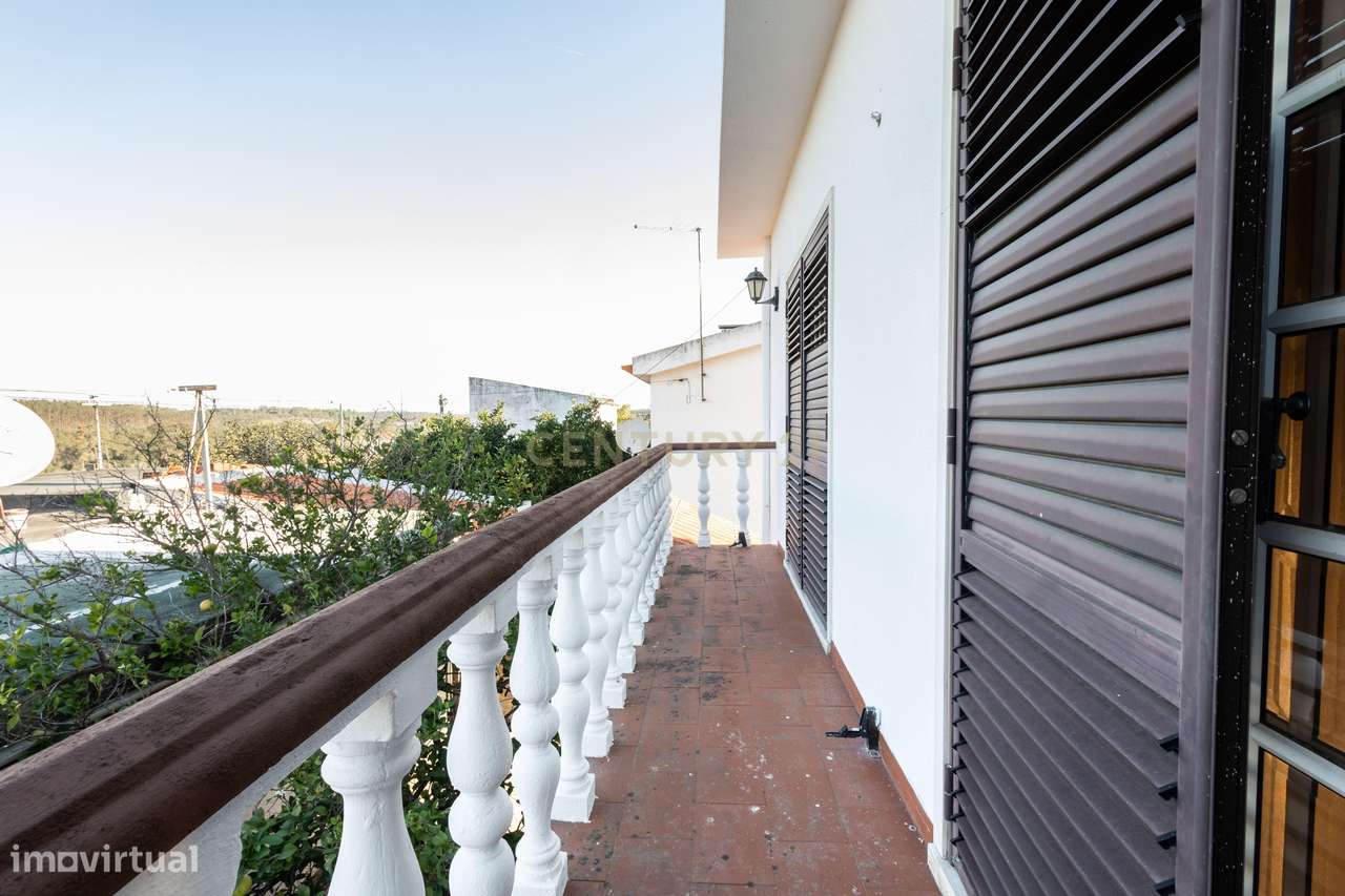 Moradia T5 com Garagem e Espaço Exterior | Atalaia-30