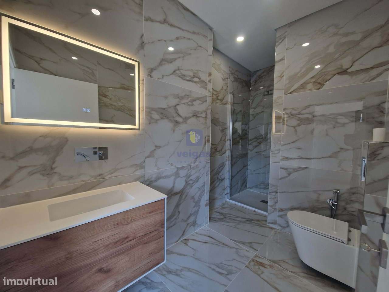 Apartamento T1 Novo no Centro de Caldas da Rainha com 2 lugares de est-9