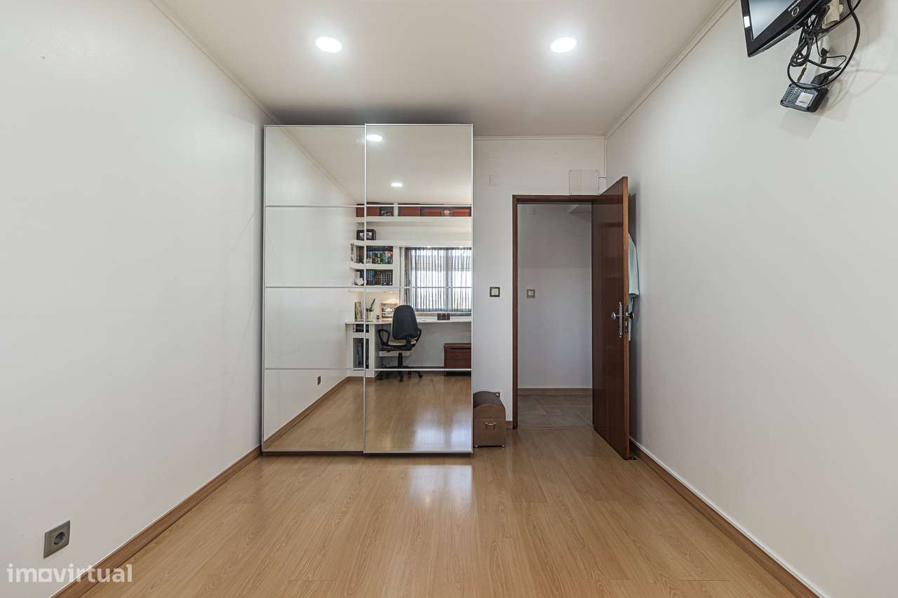 Apartamento T2 na Cruz Pau, remodelado-12