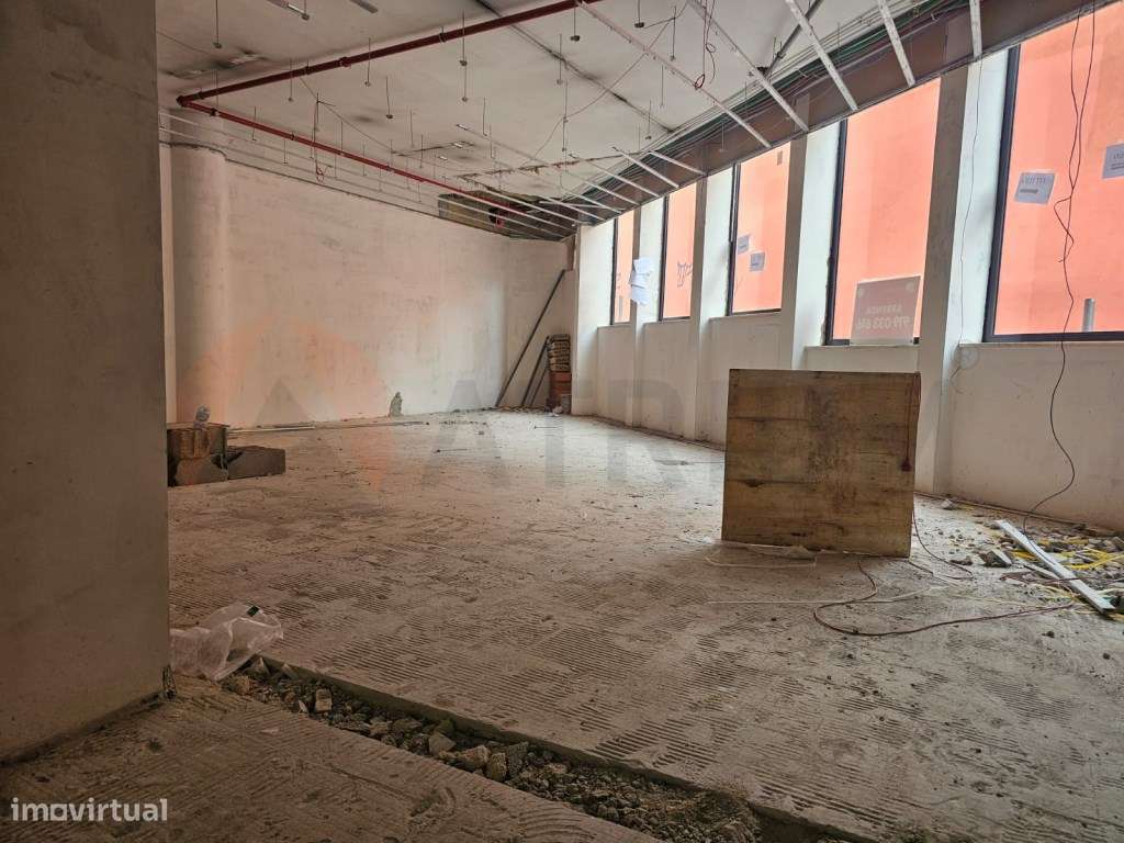 Espaço Comercial de 100m² para Arrendamento - Oportunidade Única em... - Grande imagem: 4/4