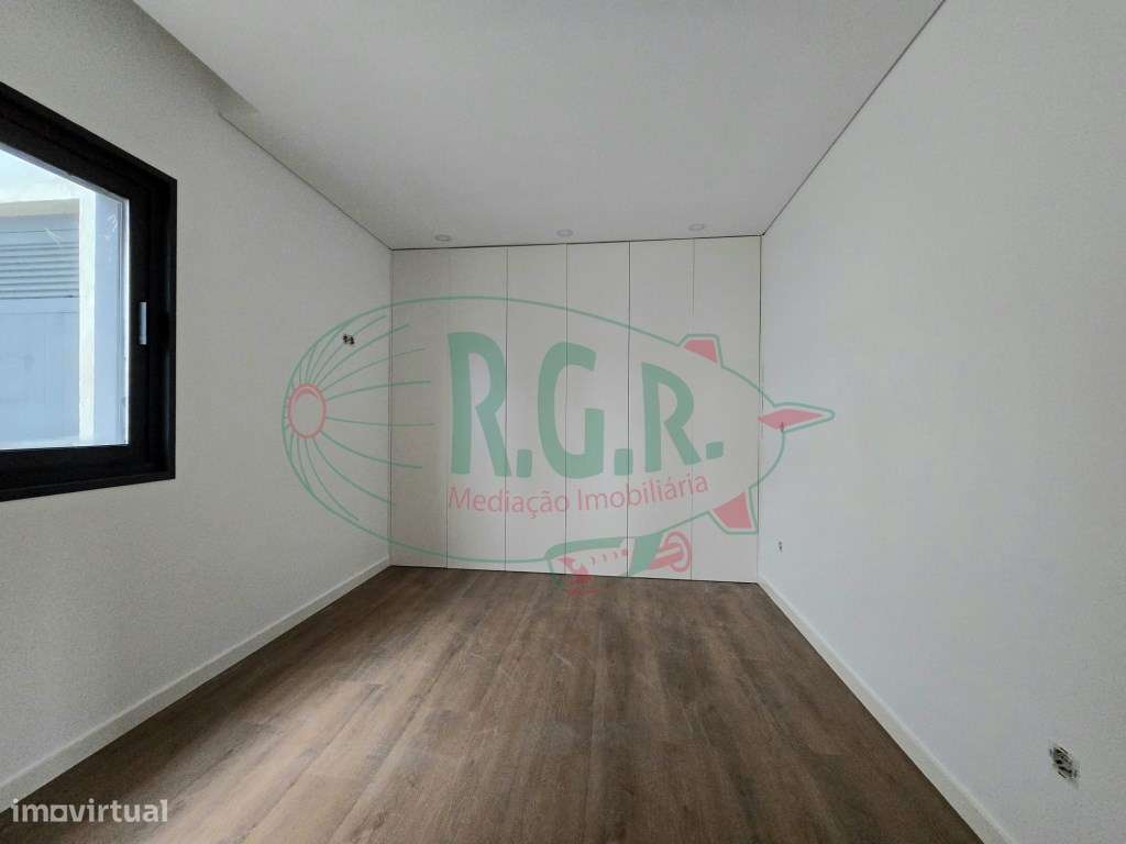 ANDAR MORADIA T2 RECUPERADO (NOVO) - VALBOM-8