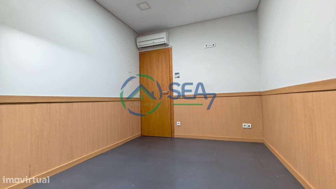 Moradia T6 com grande terreno, Meadela-45