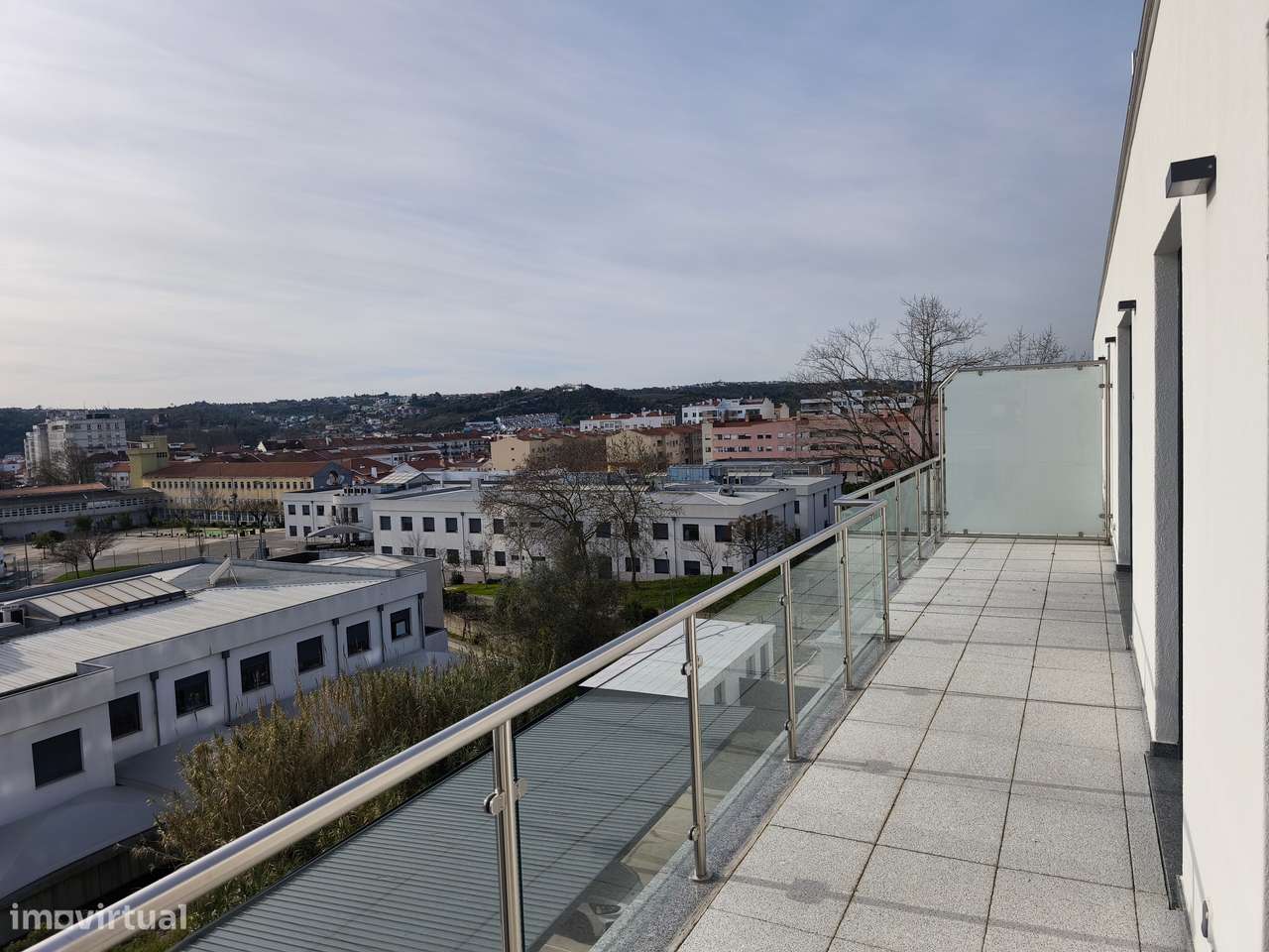 Apartamento T4 Novo c/ Garagem e um parque de Estacionamento-1