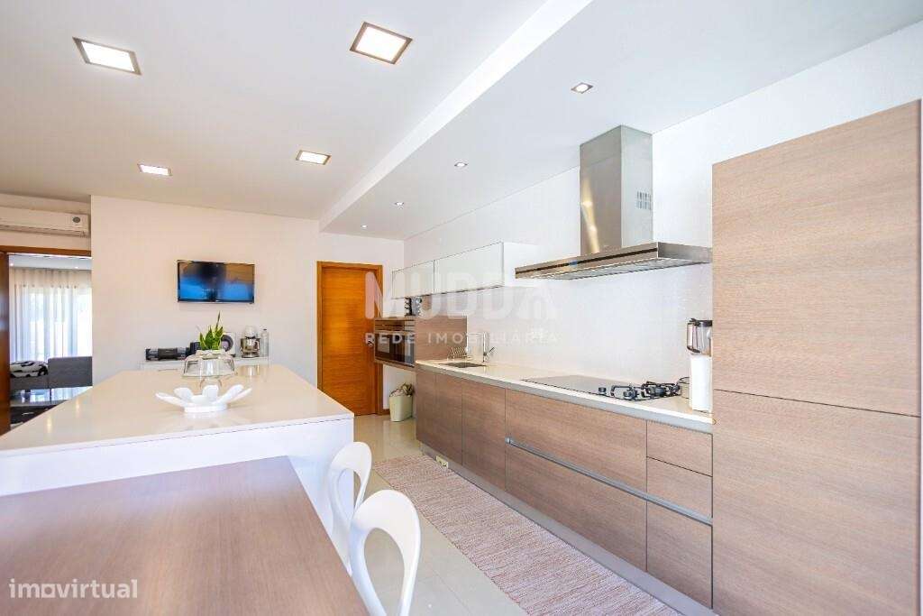 Excelente moradia geminada T4 em Santa Maria da Feira-44