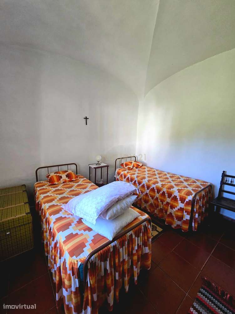 Moradia T3 com 2000 m² de Terreno, Poço, Forno Tradicional e Garagem –-11