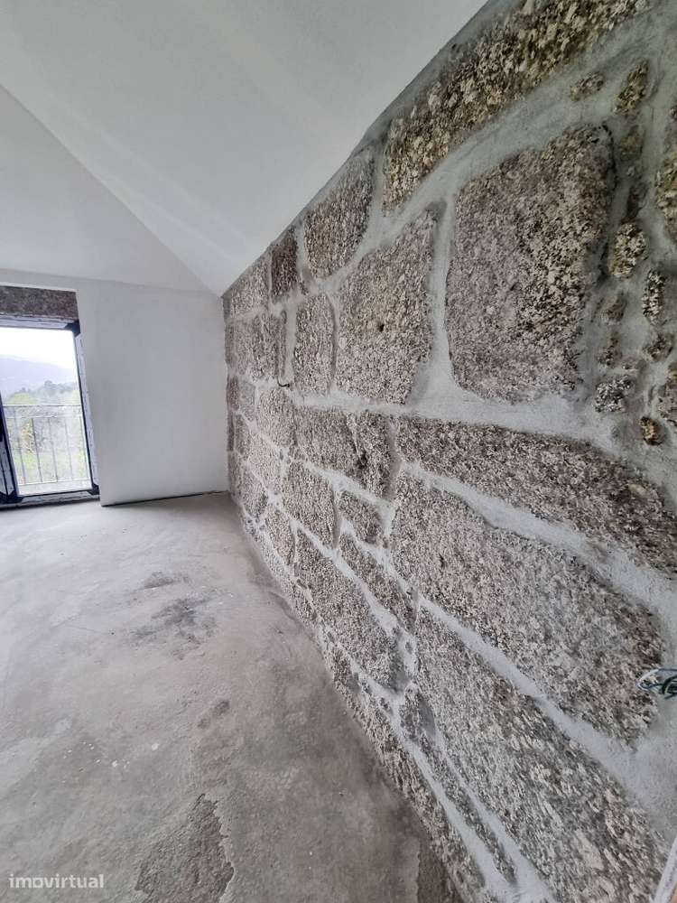 Moradia Ind. V4 p/ concluir c/ piscina - Pinheiro-8