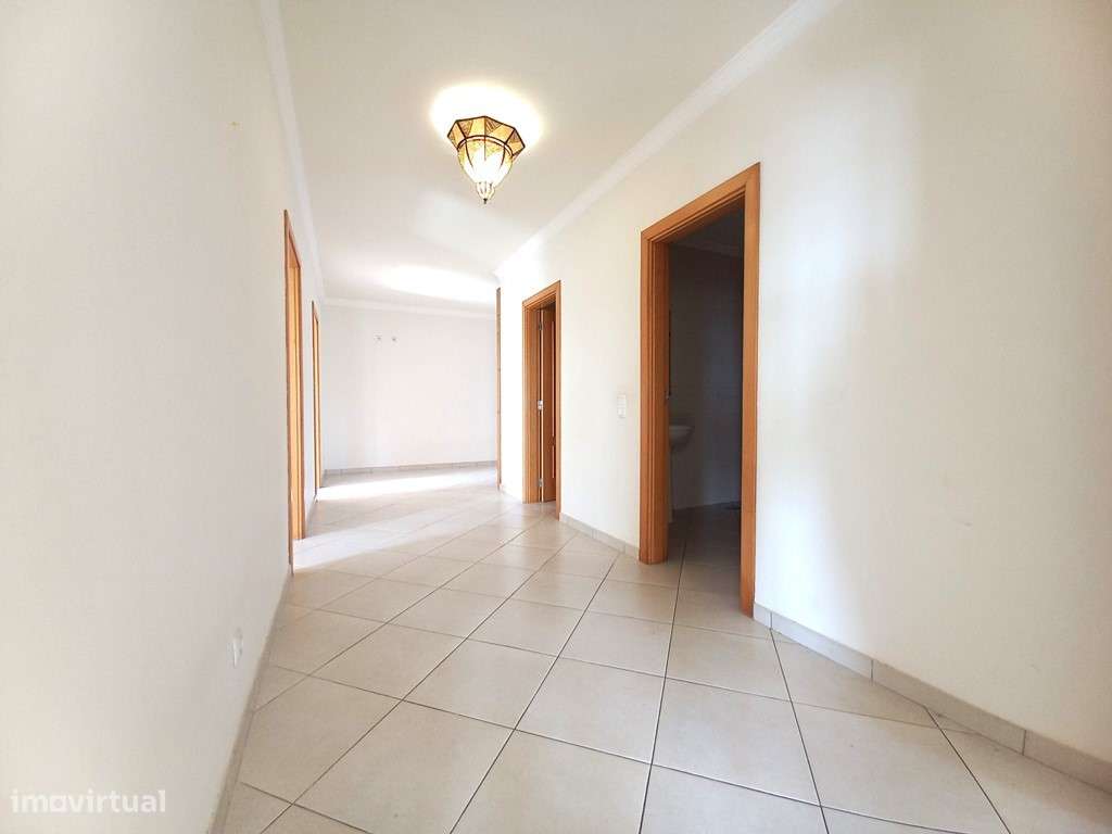 Apartamento T2 com 124,64m2, parqueamento para 2 viaturas, no centr... - Grande imagem: 5/19