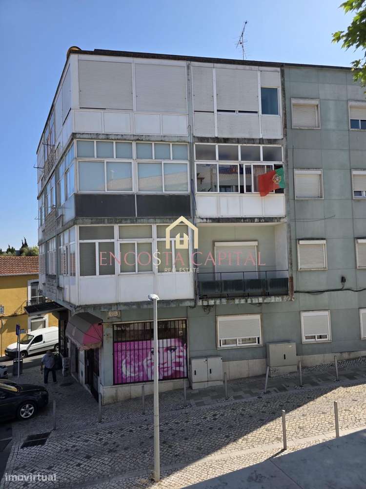 Apartamento T2 Praça 1º de maio Camarate.-19