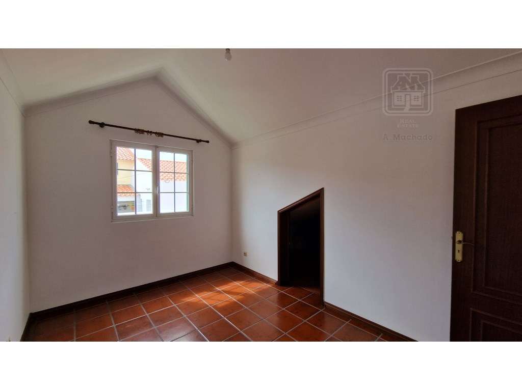VENDA de MORADIA - VIVENDA T4+1 com Jardim e Garagem - Relva, Ponta...-56