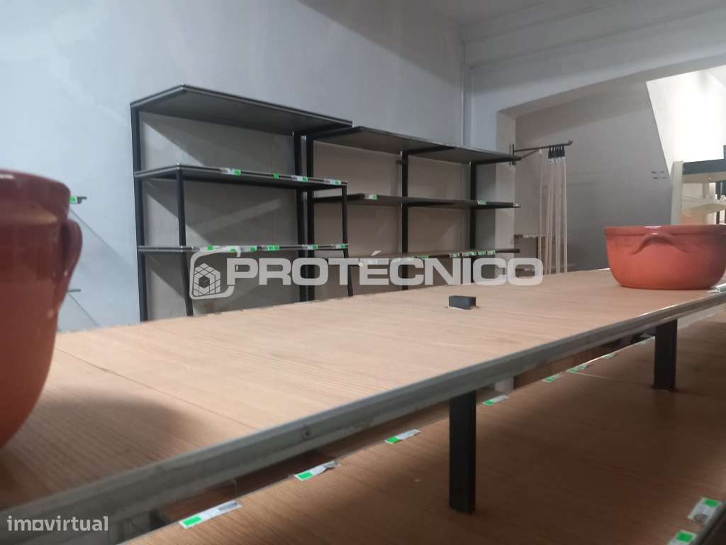 Loja c/ ótimo potencial – Aradas - Grande imagem: 2/3