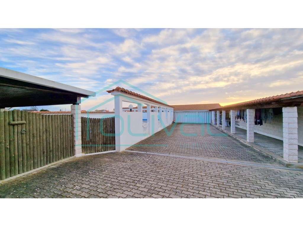 Espaço Comercial com armazéns-26