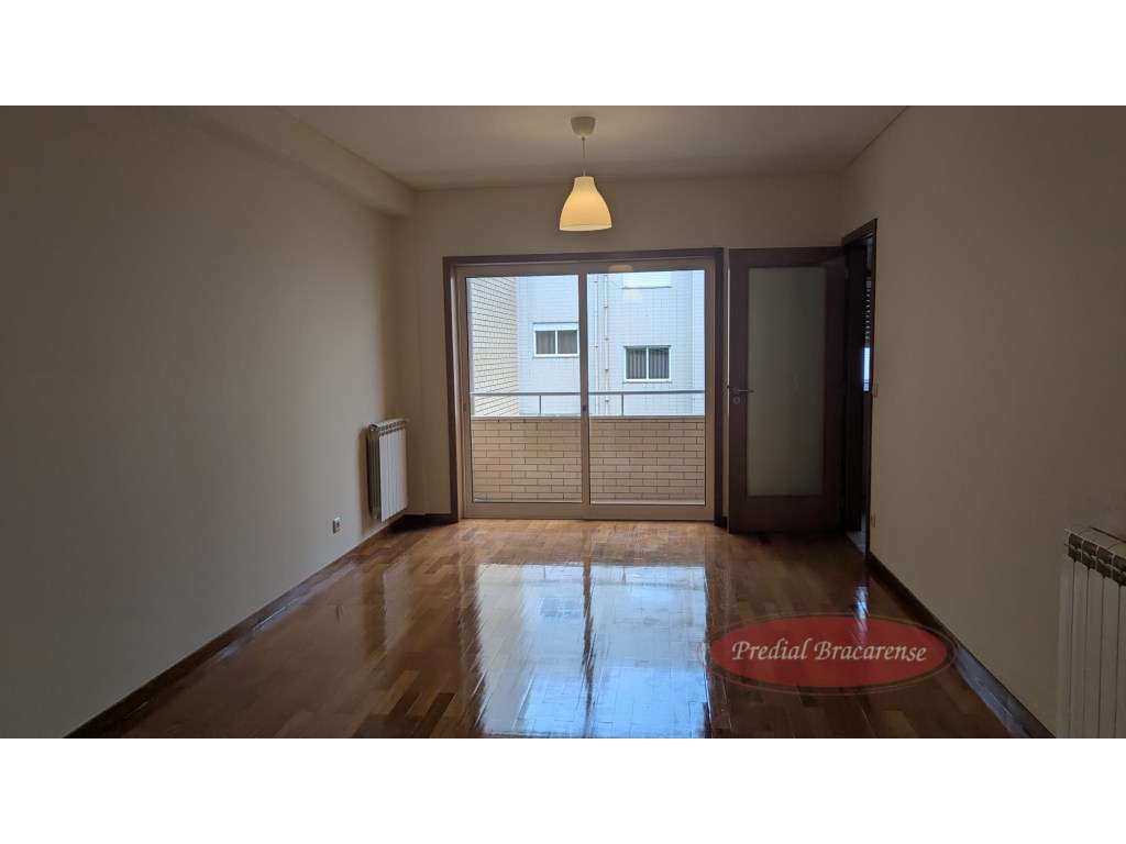 Apartamento T3 , em Nogueira, com aquecimento central. - Grande imagem: 4/26