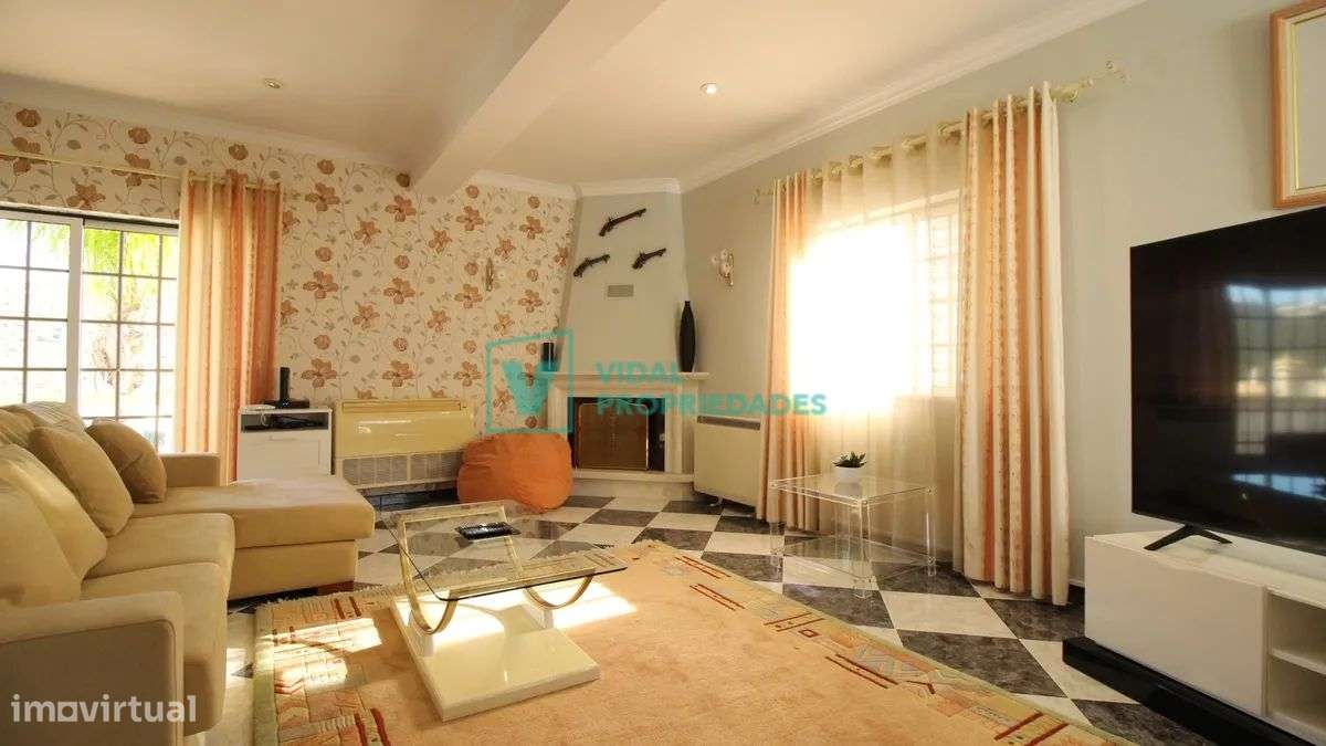 Moradia T7 com piscina e garagem em Loulé-44