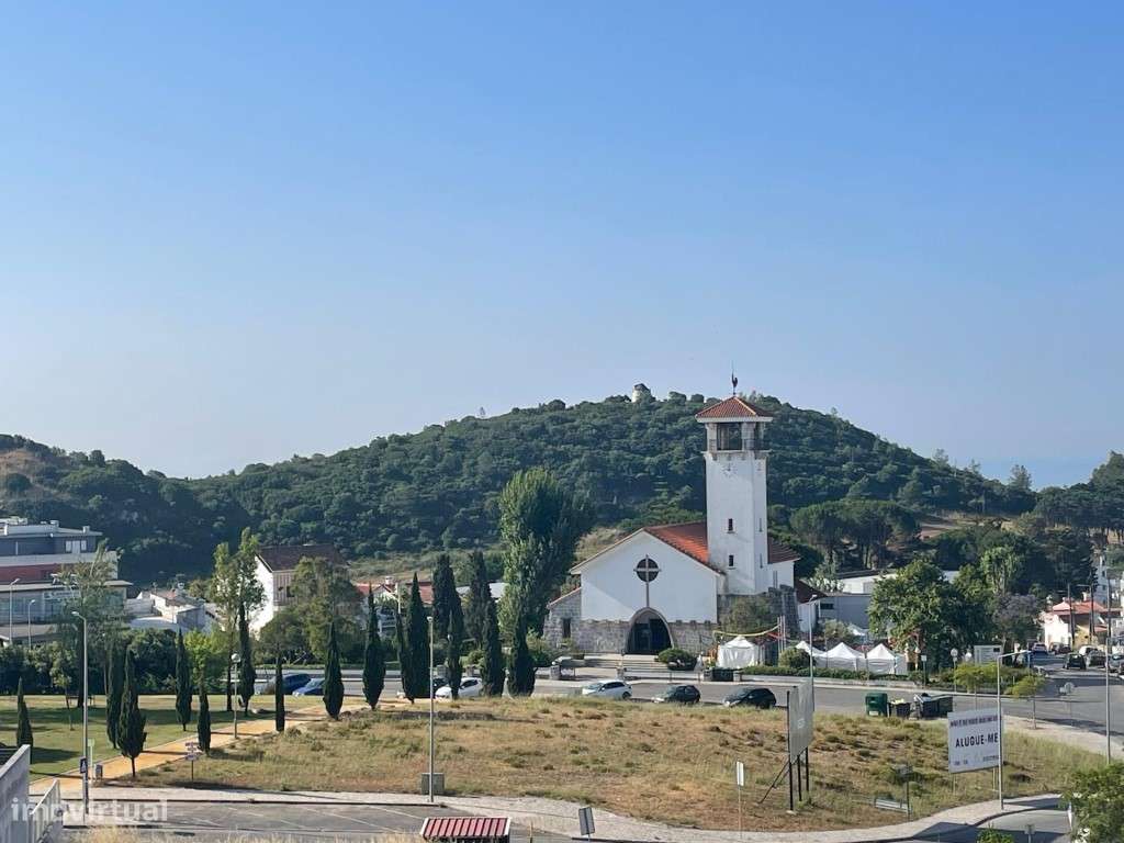 Exclusivo Apartamento T2 de Elegância Contemporânea em Corredoura S...-29