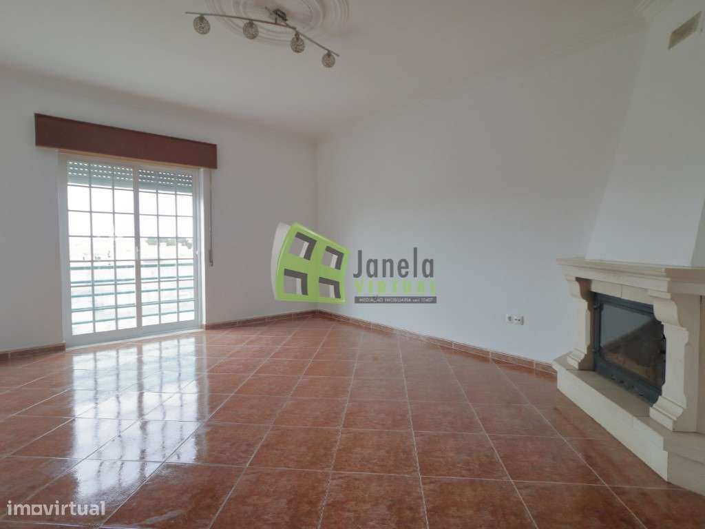 Apartamento T2 na Quinta do Conde - Conforto, Luz e Praticidade - Grande imagem: 4/24