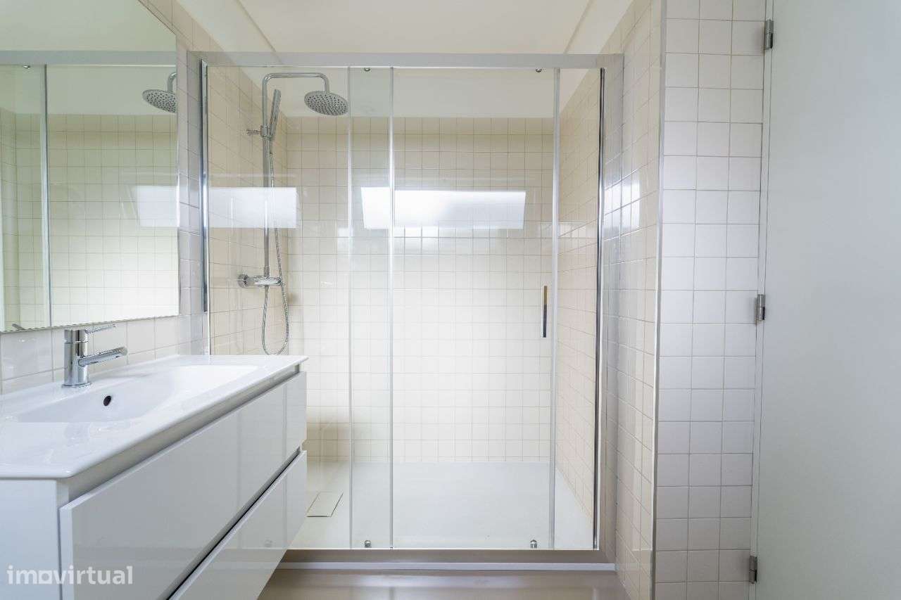 Quarto privado com varanda, em apartamento renovado, Rua D. Pedro V. - Grande imagem: 5/23