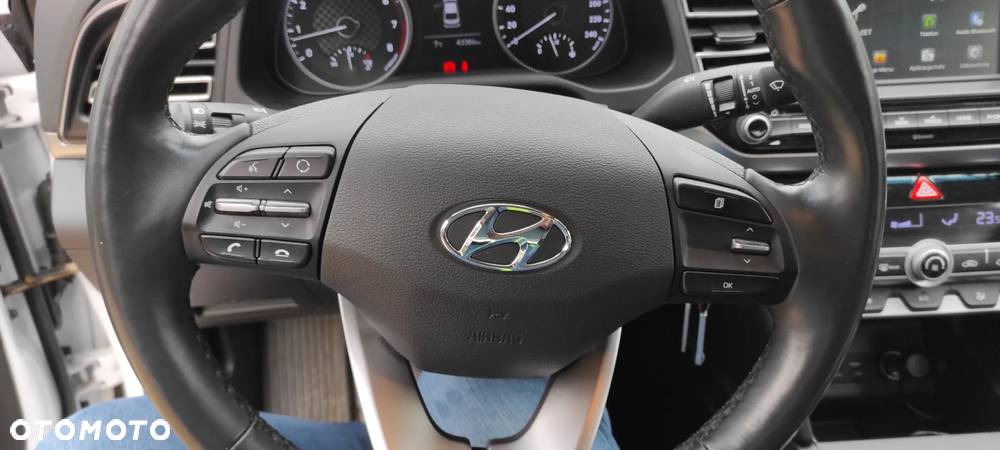 Hyundai Elantra 1.6 Comfort - 25