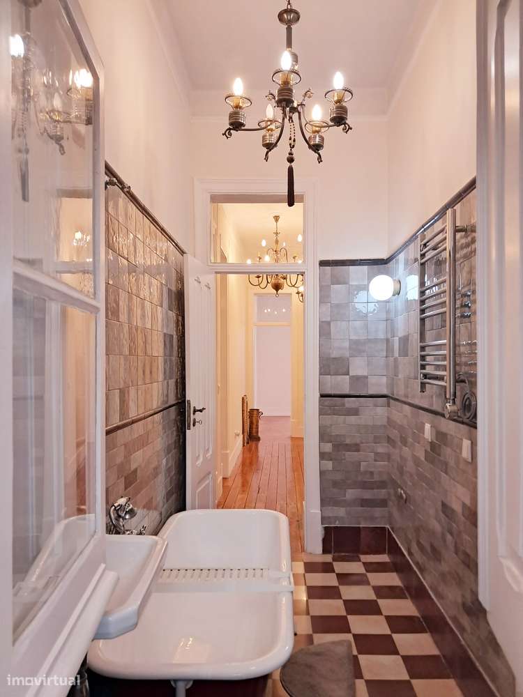 Elegante T3+ 1 com JARDIM privativo Próximo Metro Alameda-12