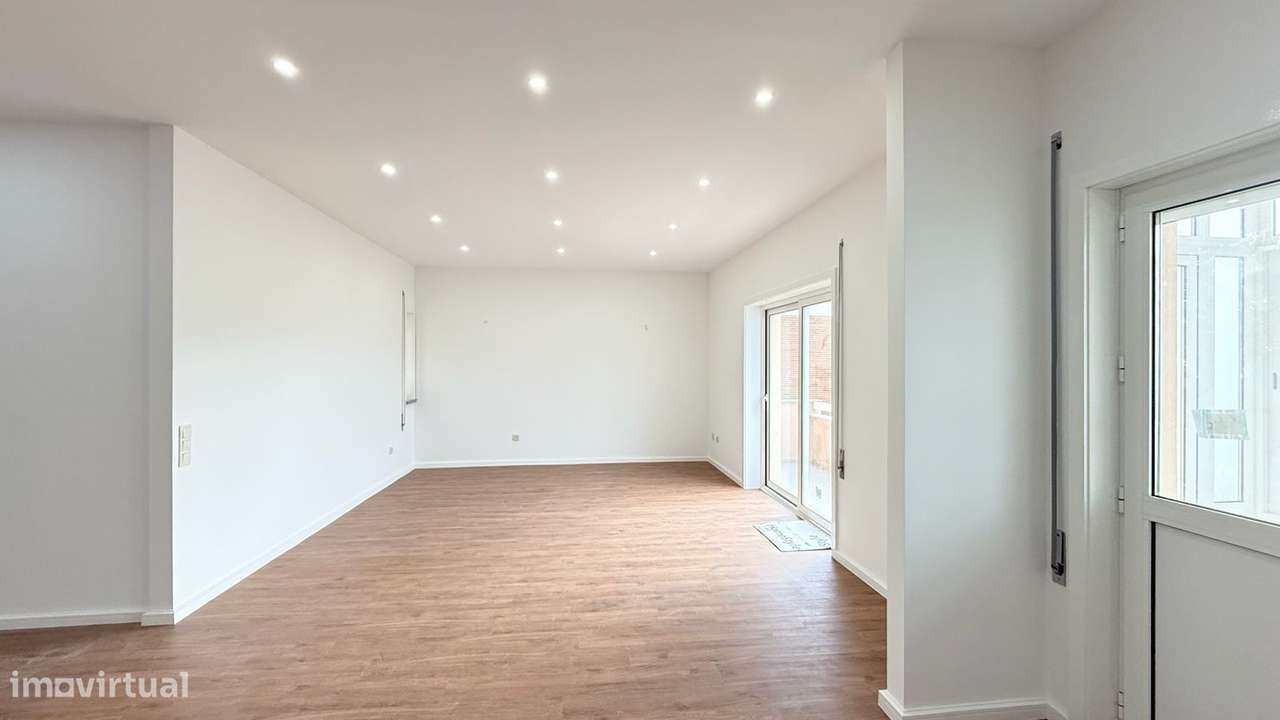Apartamento T3 com garagem fechada em Águas Santas-5