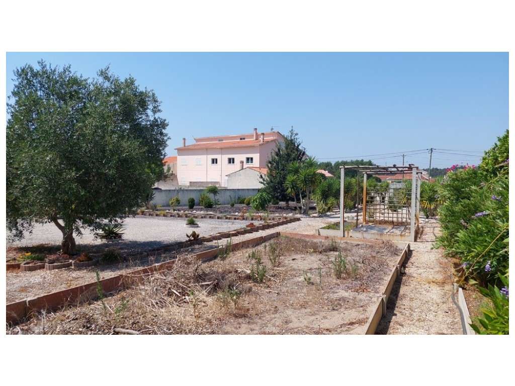 Moradia térrea, individual T4 com piscina e jacuzzi, zona Coimbrão-34