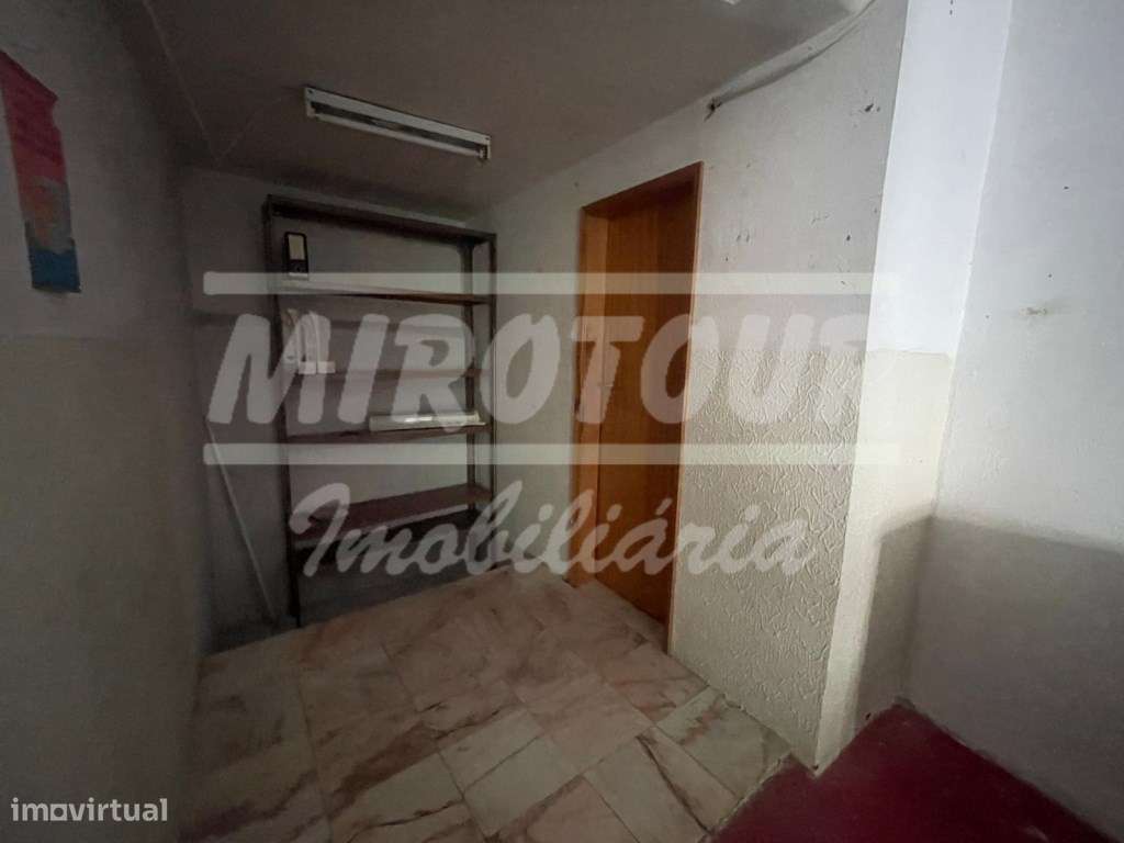 Loja situada em Santiago do Cacém-10