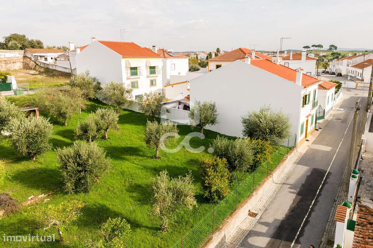 Terreno de 644 m2 com viabilidade para 4 moradias | Azaruja - Grande imagem: 2/18