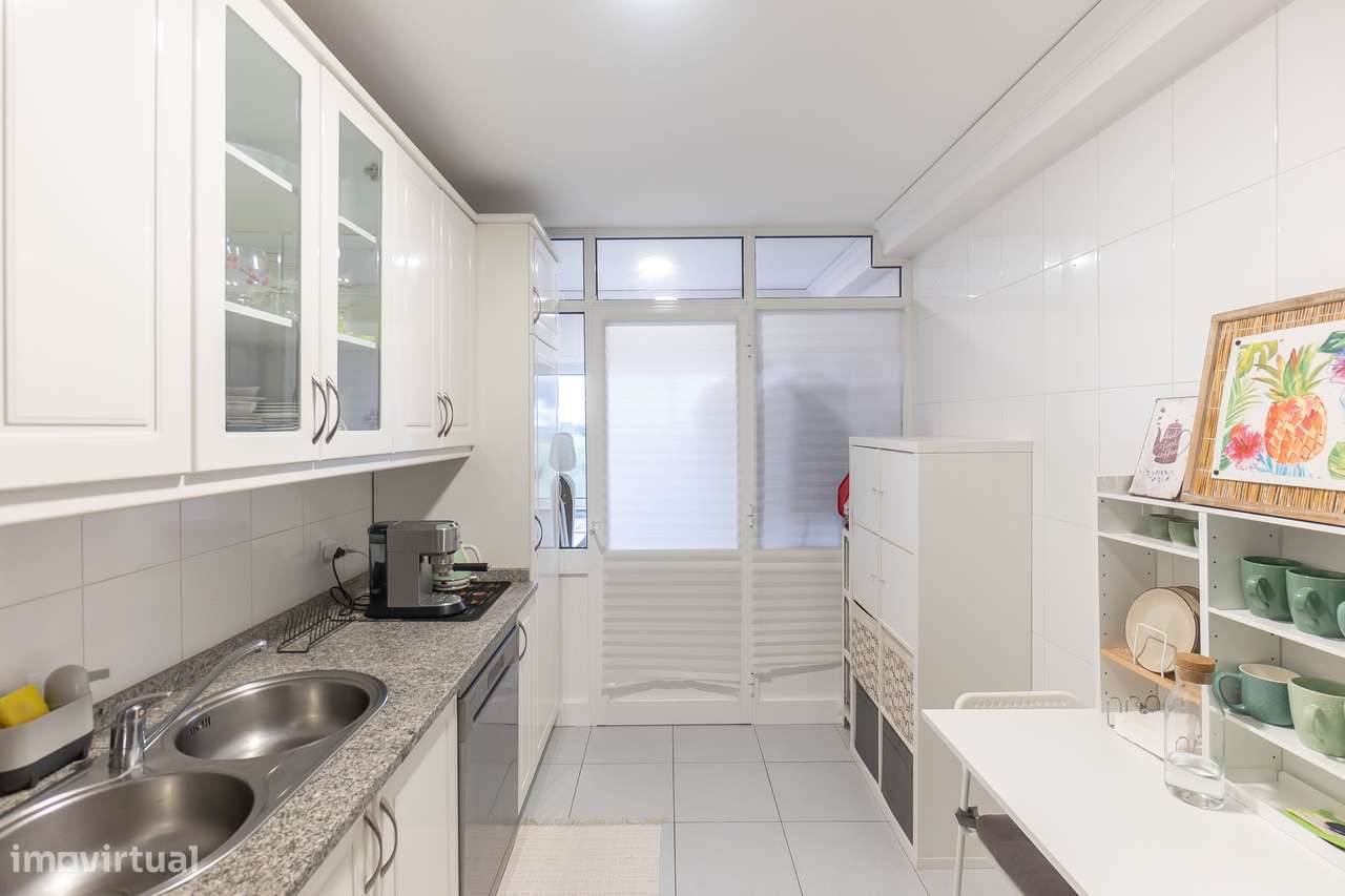 T1 com 2 varandas e lugar de garagem na Madalena-6