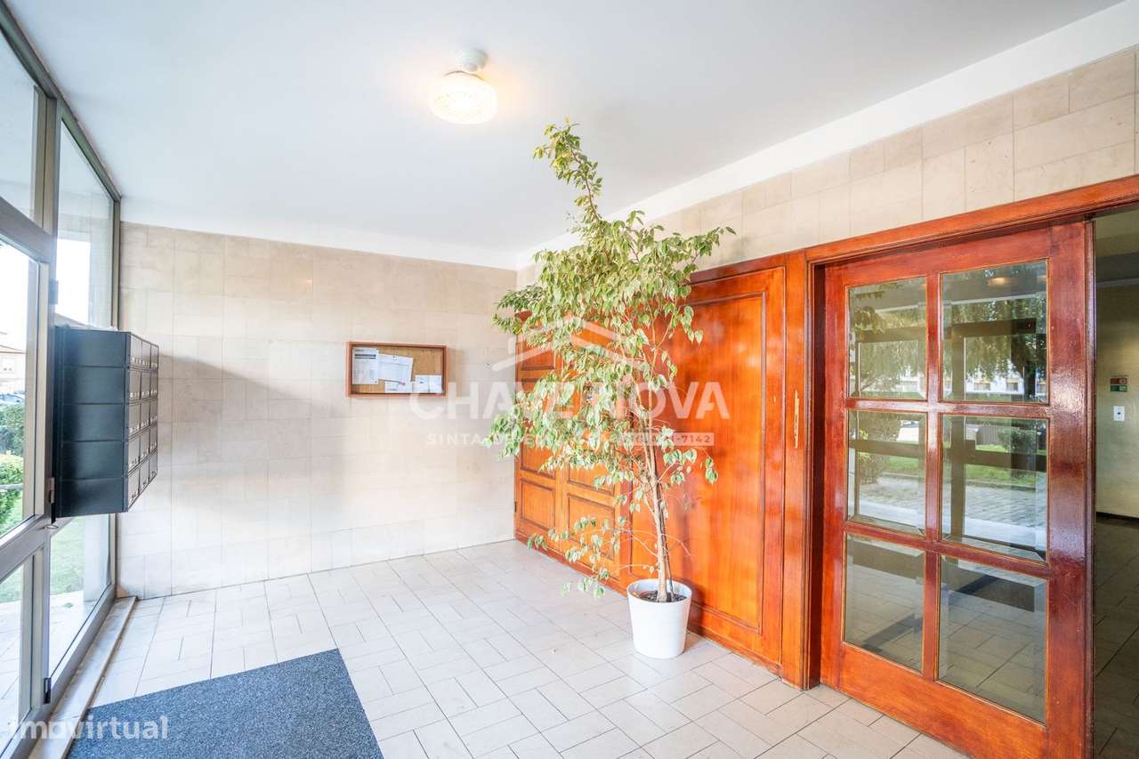 Apartamento T2  c/ Garagem, Varanda e Arrumos em Matosinhos-14