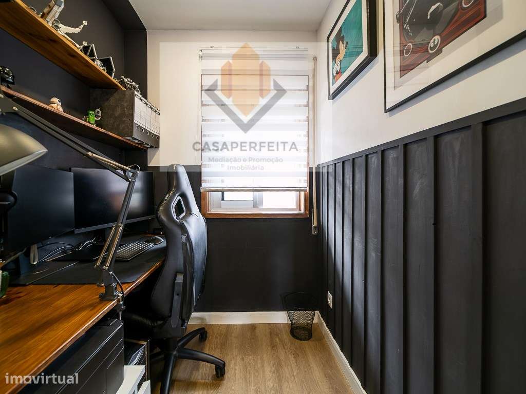 Apartamento T3 Renovado com Varandas, Lugar Garagem e Arrumo - Cent...-26