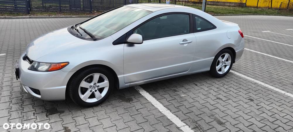 Honda Civic 1.8 LX Coupe - 7