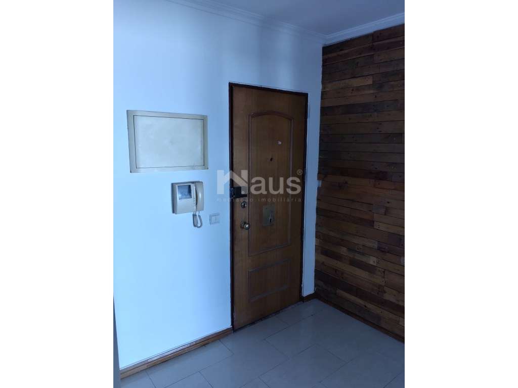 T3 com parqueamento e arrecadação - Grande imagem: 5/25