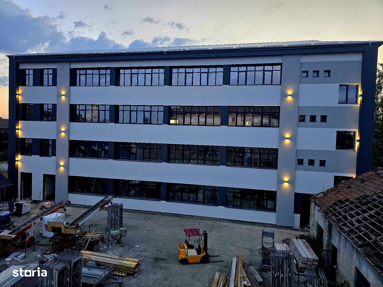 Cladire mulifunctionala in centrul Aradului + 100  locuri de parcare - Imagine principală: 1/6