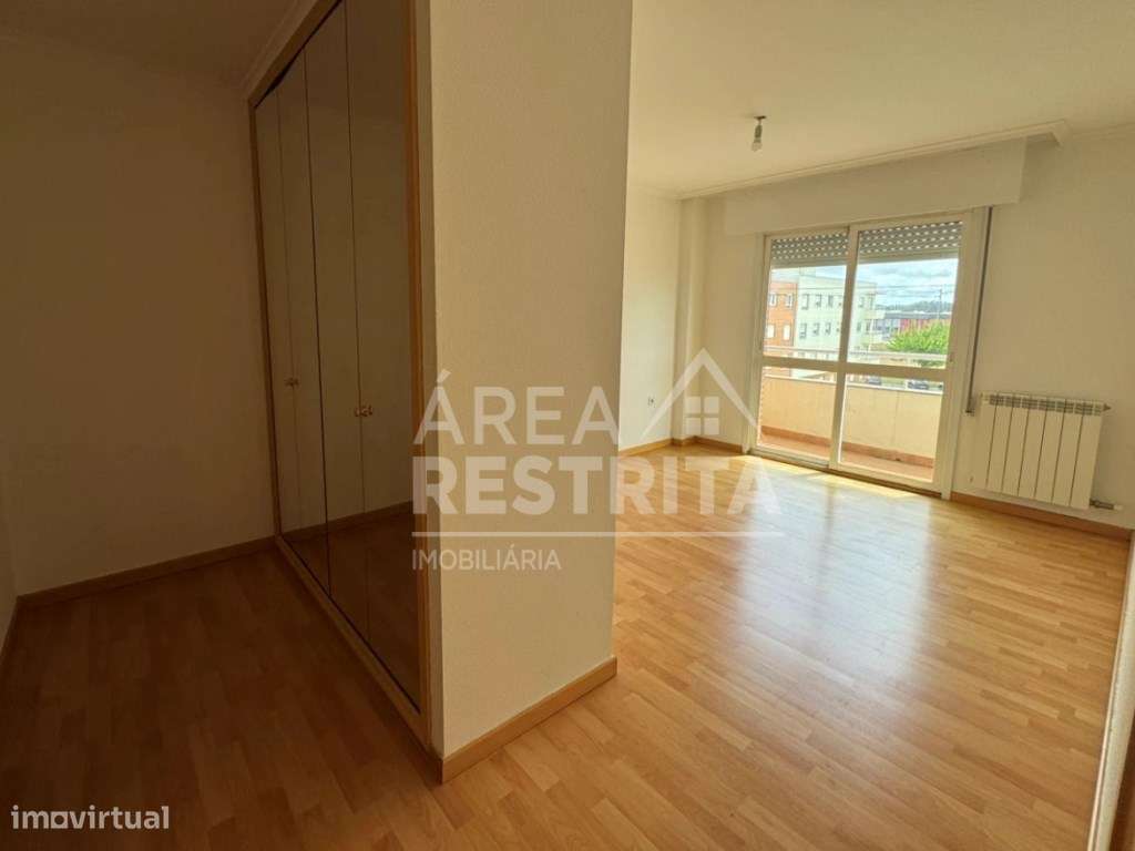 Apartamento T3 com garagem e elevador - Grande imagem: 5/5