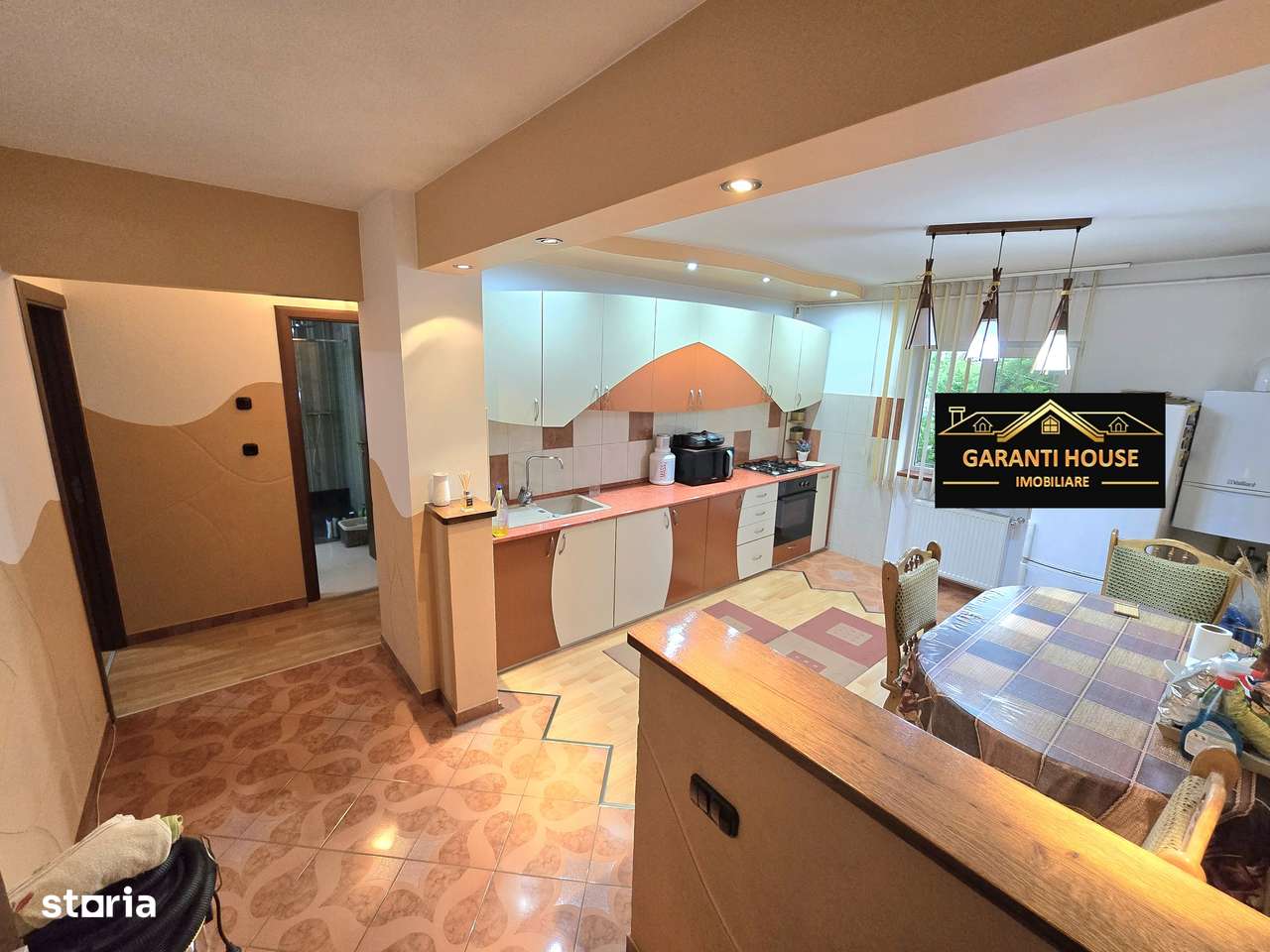 Zona Europa, apartament cu 3 camere, garaj, boxa subsol, 105 000€ neg. - Imagine principală: 1/8