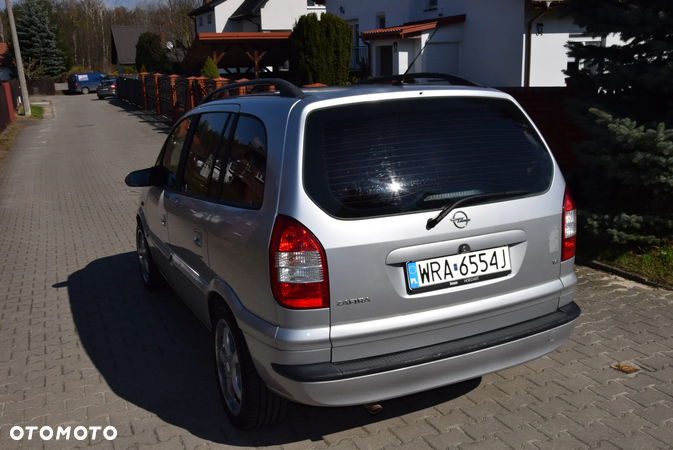 Opel Zafira 1.8 16V Elegance - 4