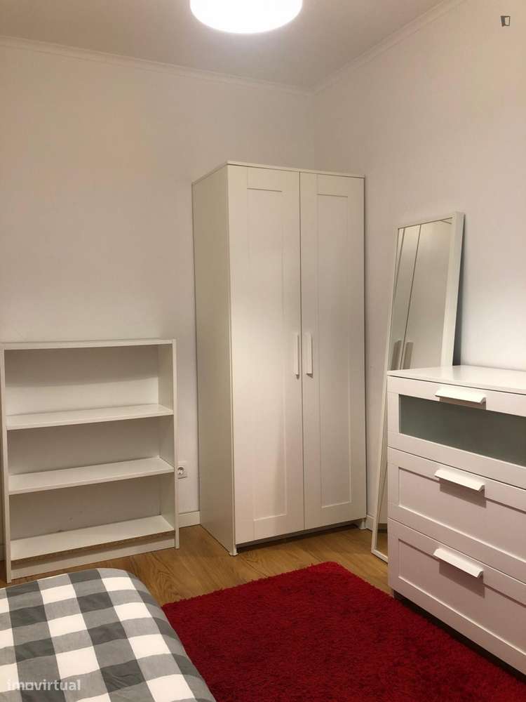 Quarto - localizado em São Sebastião Lisbon - Grande imagem: 4/10