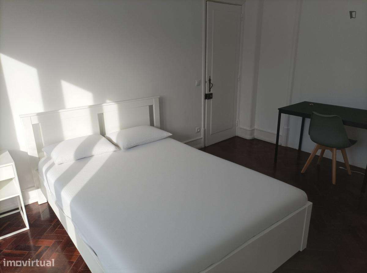 Quarto - localizado em Roma-Areeiro Lisbon - Grande imagem: 4/6