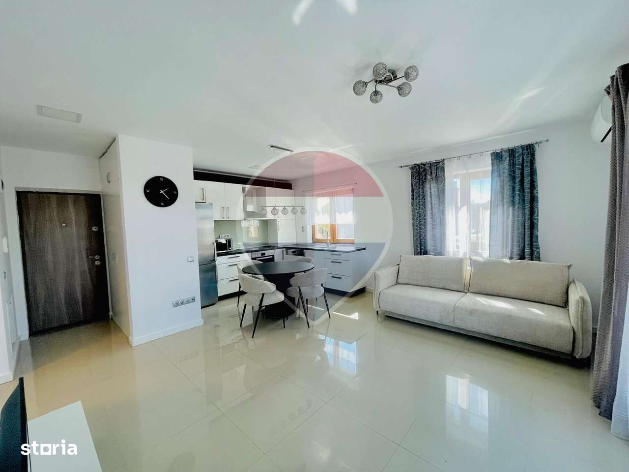 Apartament cu 3 camere de vânzare-0