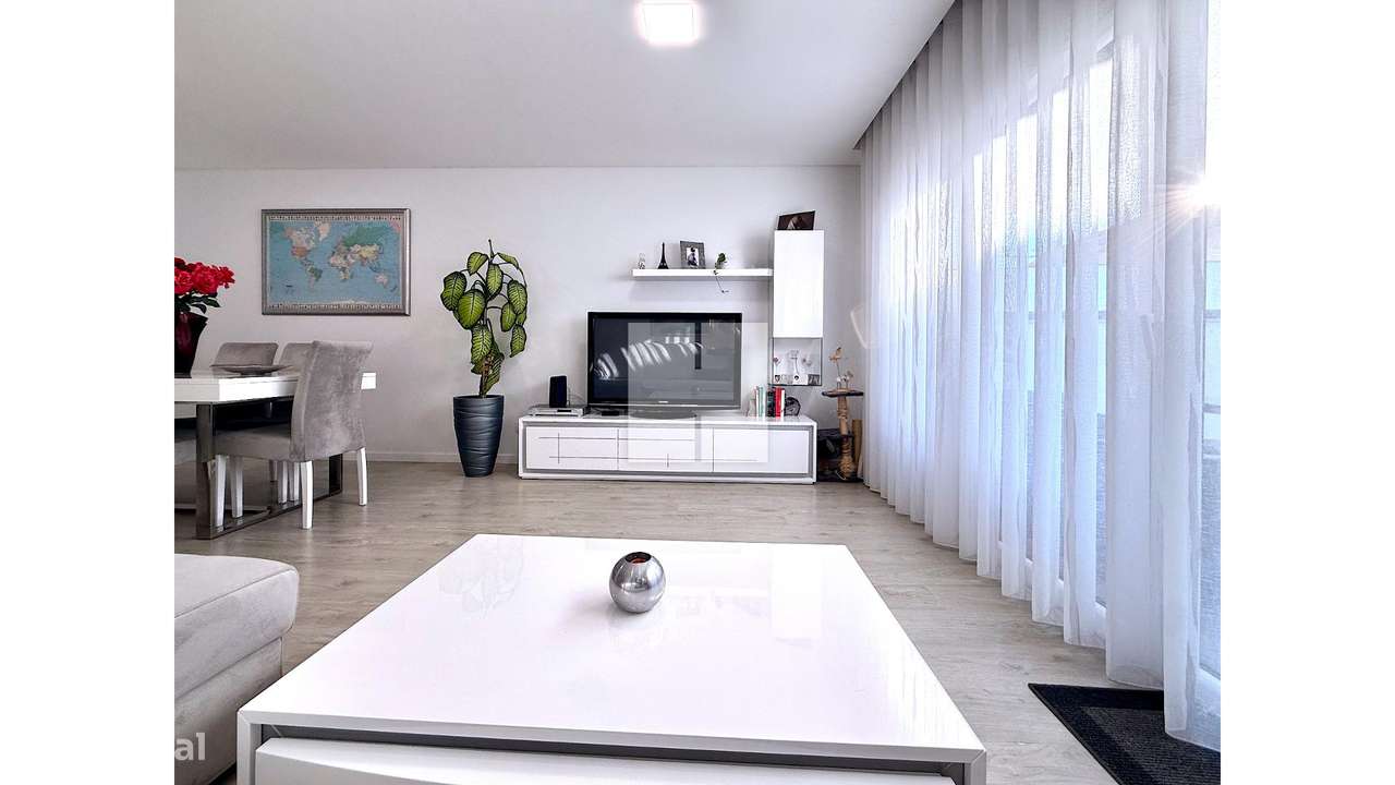 Apartamento T3 Seminovo c/ Terraço-12