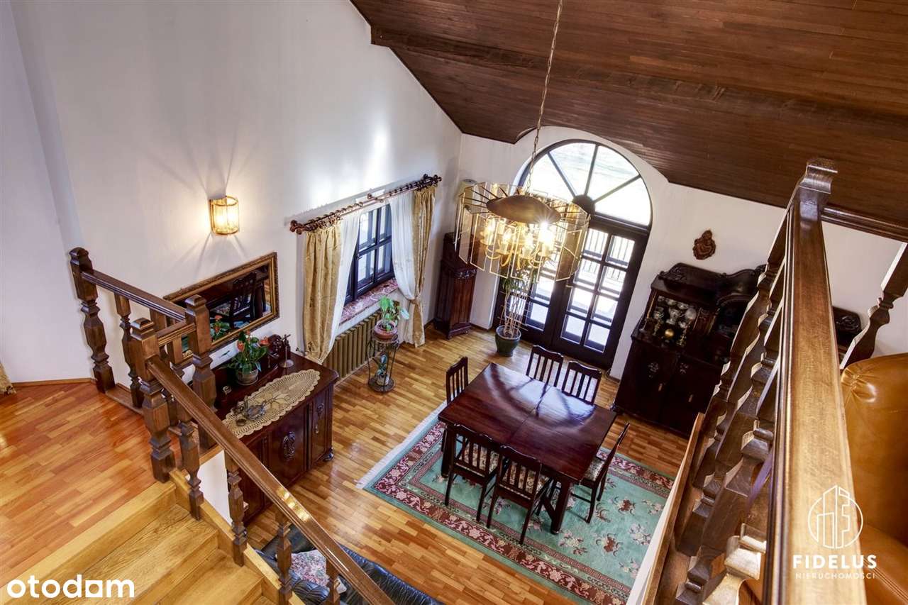 Dom w Kętach w stylu willi podmiejskiej-17